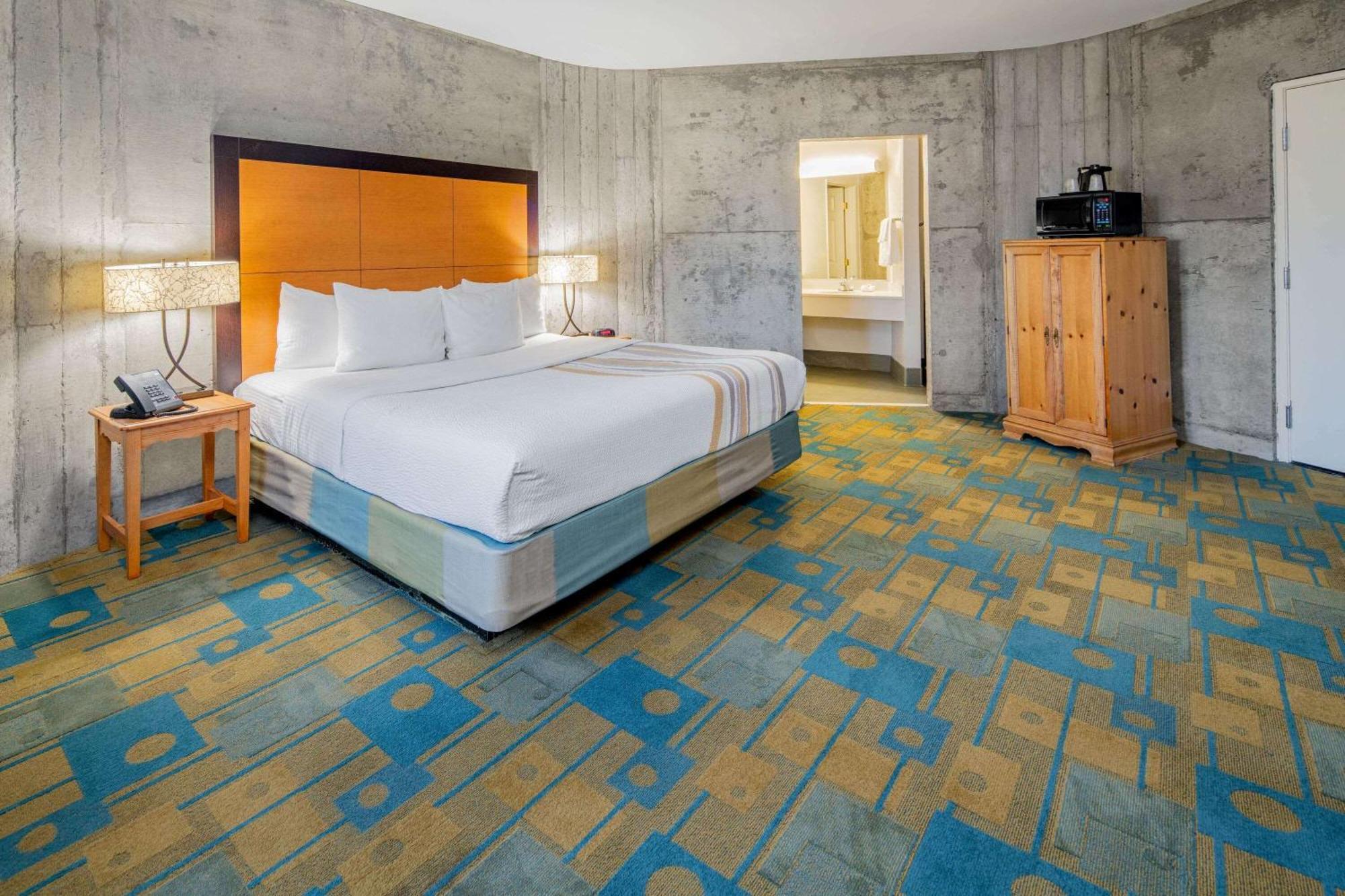 La Quinta Inn & Suites By Wyndham Irvine Spectrum Room photo